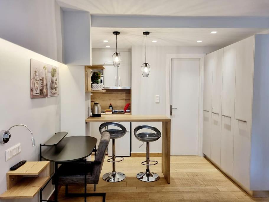 Stylish Studio Near Athens Hilton, Self Check-In! Exterior photo